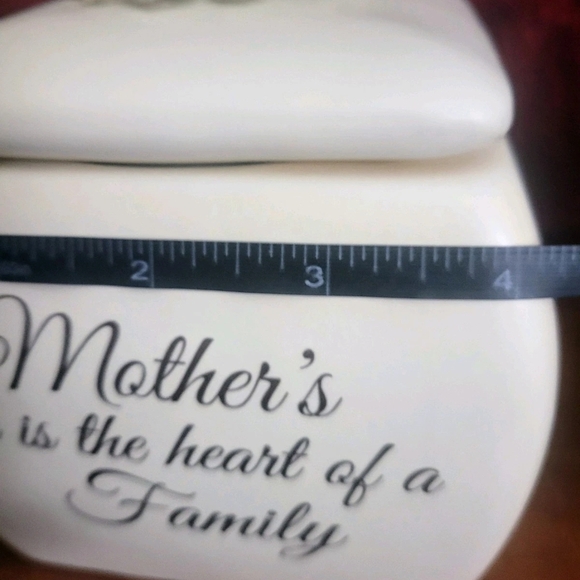 Mother's Love is the Heart of the Family Keepsake Box Ceramic Elegant  5"x 5" - Picture 10 of 10